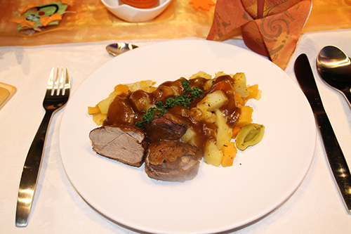 Ente auf Gemüse